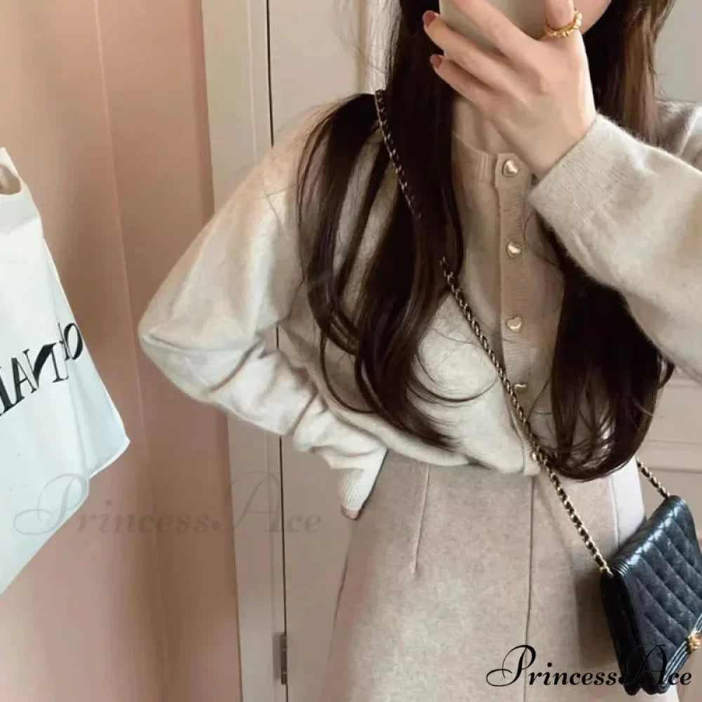 Round-neck Extended Sleeve Informal Cardigan