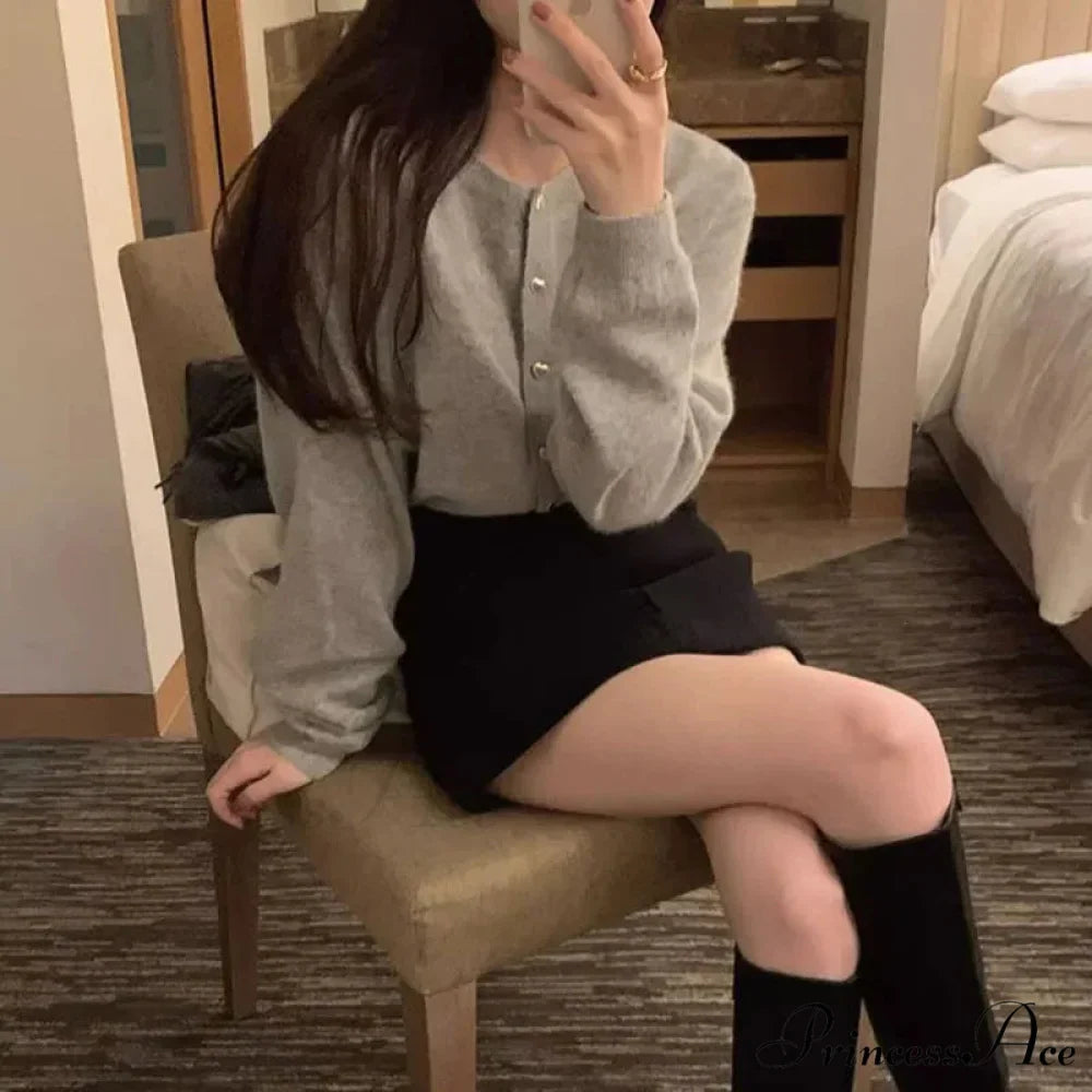 Round-neck Extended Sleeve Informal Cardigan