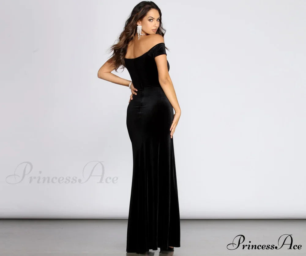 Shania Formal Stylish Velvet Sweetheart Dress