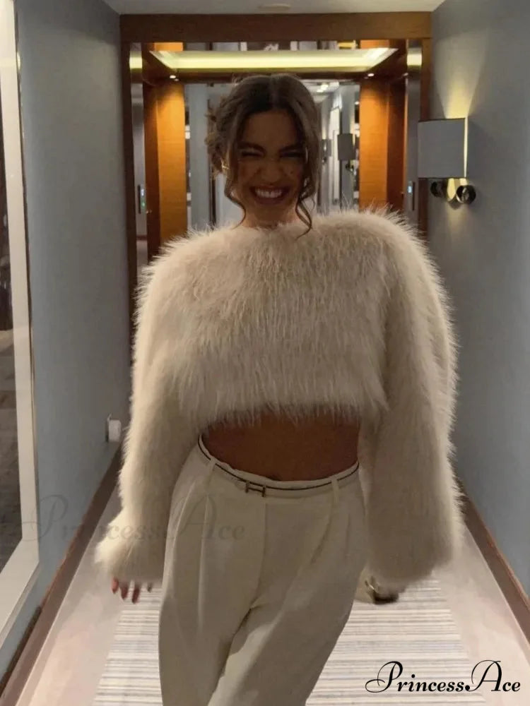 Short Neck Short Revealed Belly Coat