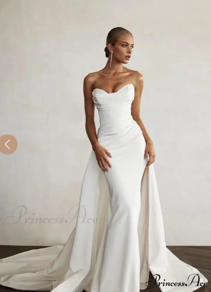Sleeveless Dual-Slit Trumpet Bridal Gown