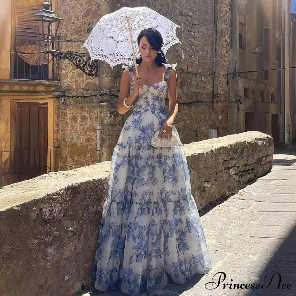 Sleeveless Seductive Plunging V-neck Prom Gown