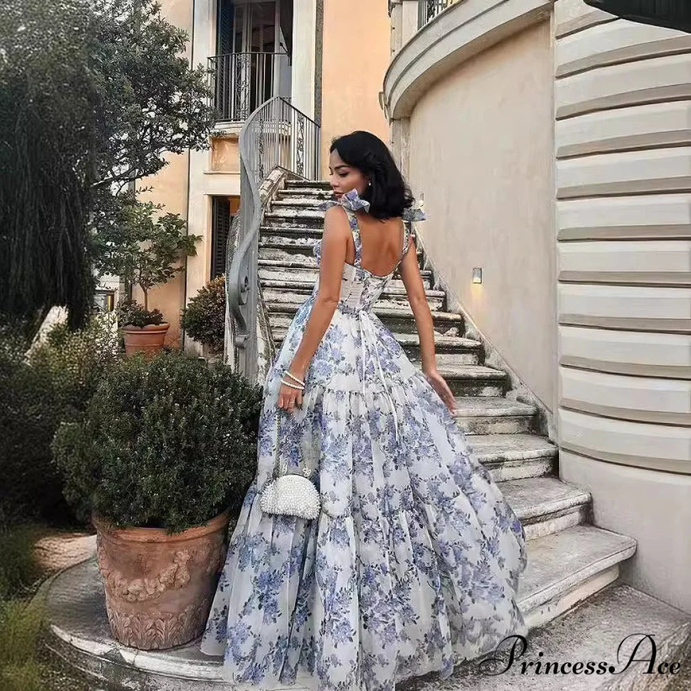 Sleeveless Seductive Plunging V-neck Prom Gown