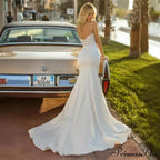 Smooth Bandless Trumpet Bridal Gown