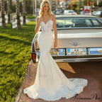 Smooth Bandless Trumpet Bridal Gown