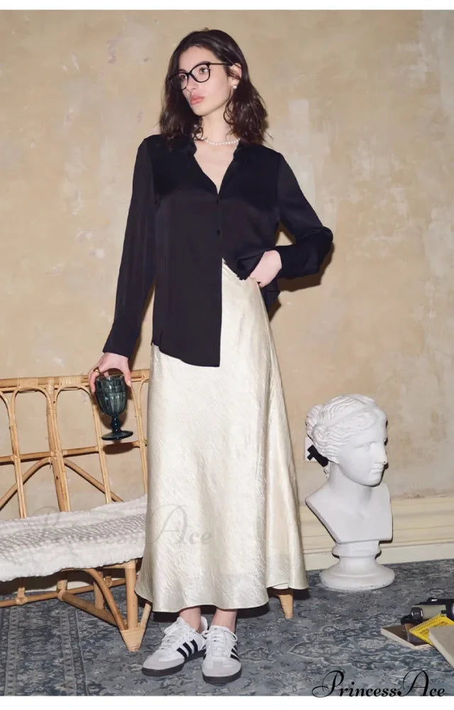 Smooth Solid Extended Sleeve Turtleneck Blouse