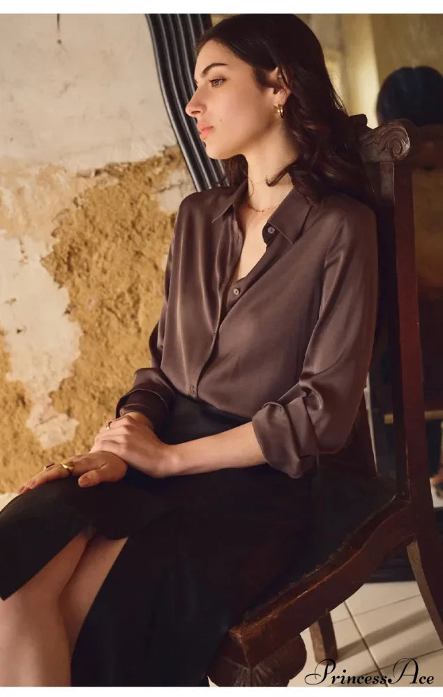 Smooth Solid Extended Sleeve Turtleneck Blouse