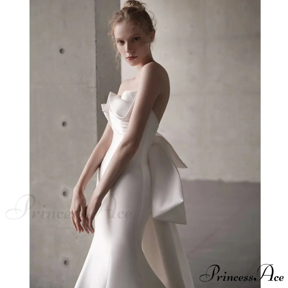 Smooth Strapless Bow Wedding Gown