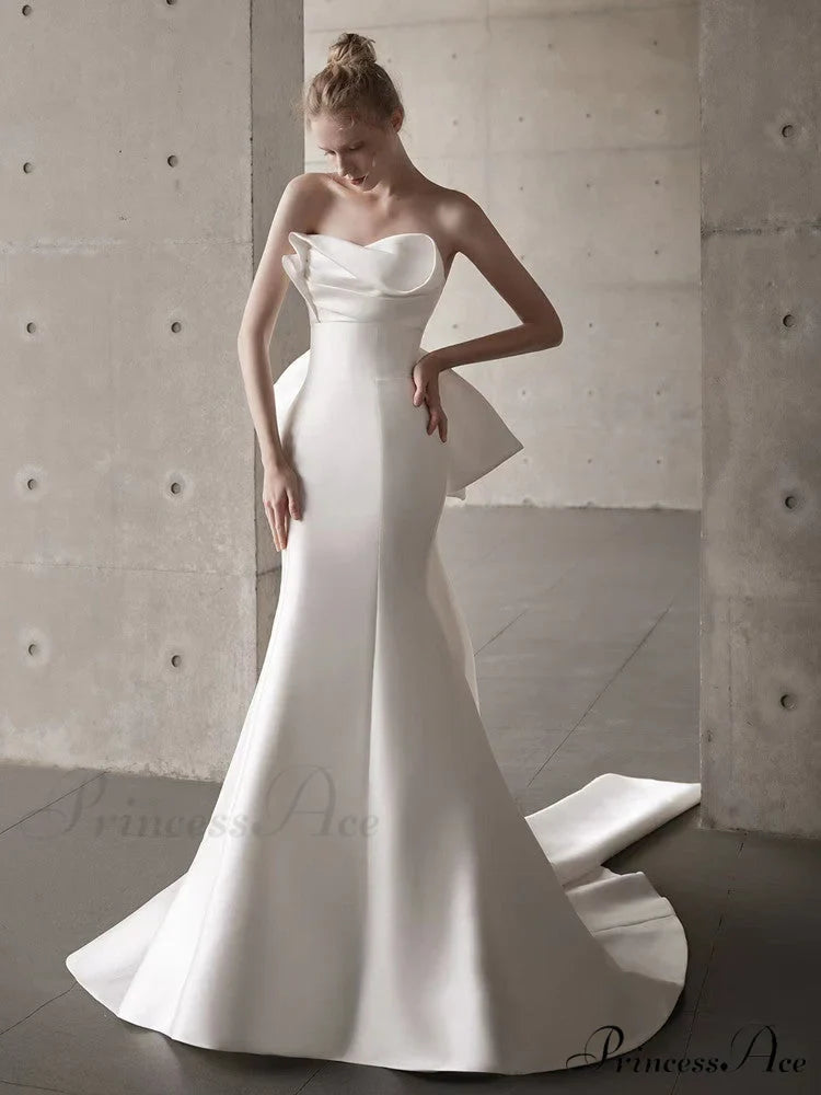 Smooth Strapless Bow Wedding Gown
