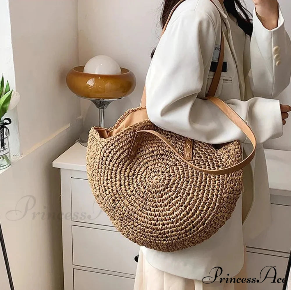 Spacious Capacity Fringe Straw Shoulder Bag