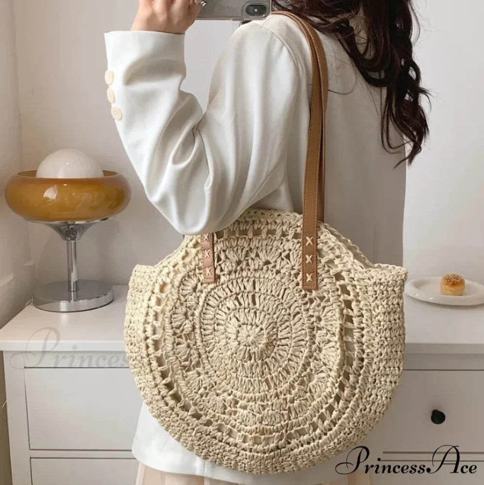 Spacious Capacity Fringe Straw Shoulder Bag