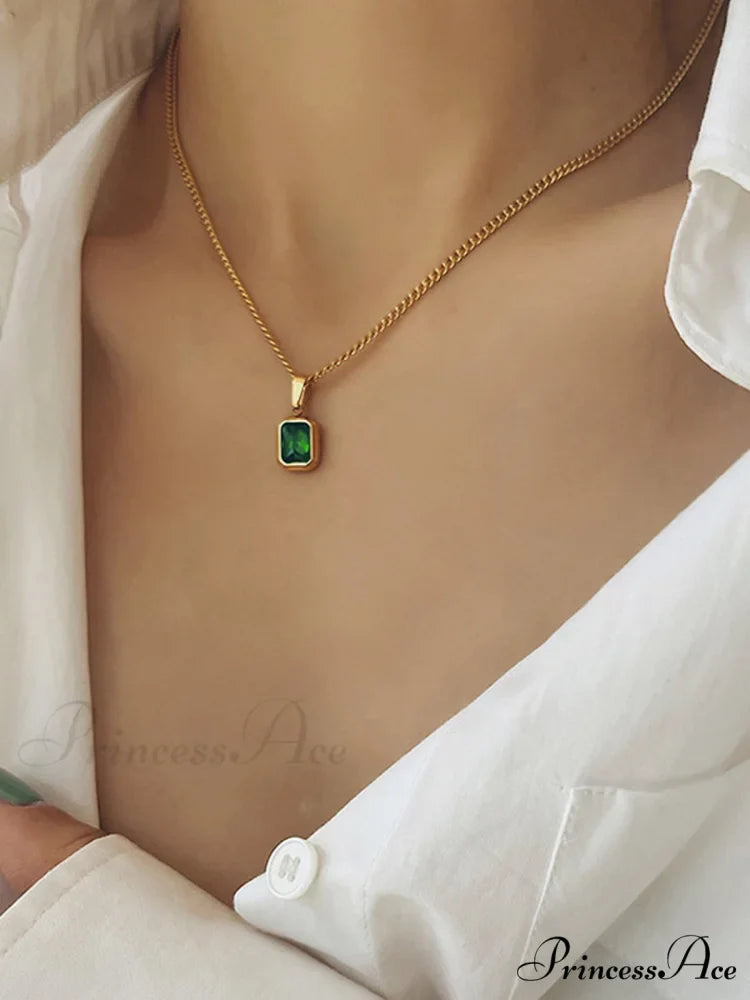 Spring Green Graceful Pendant Necklace