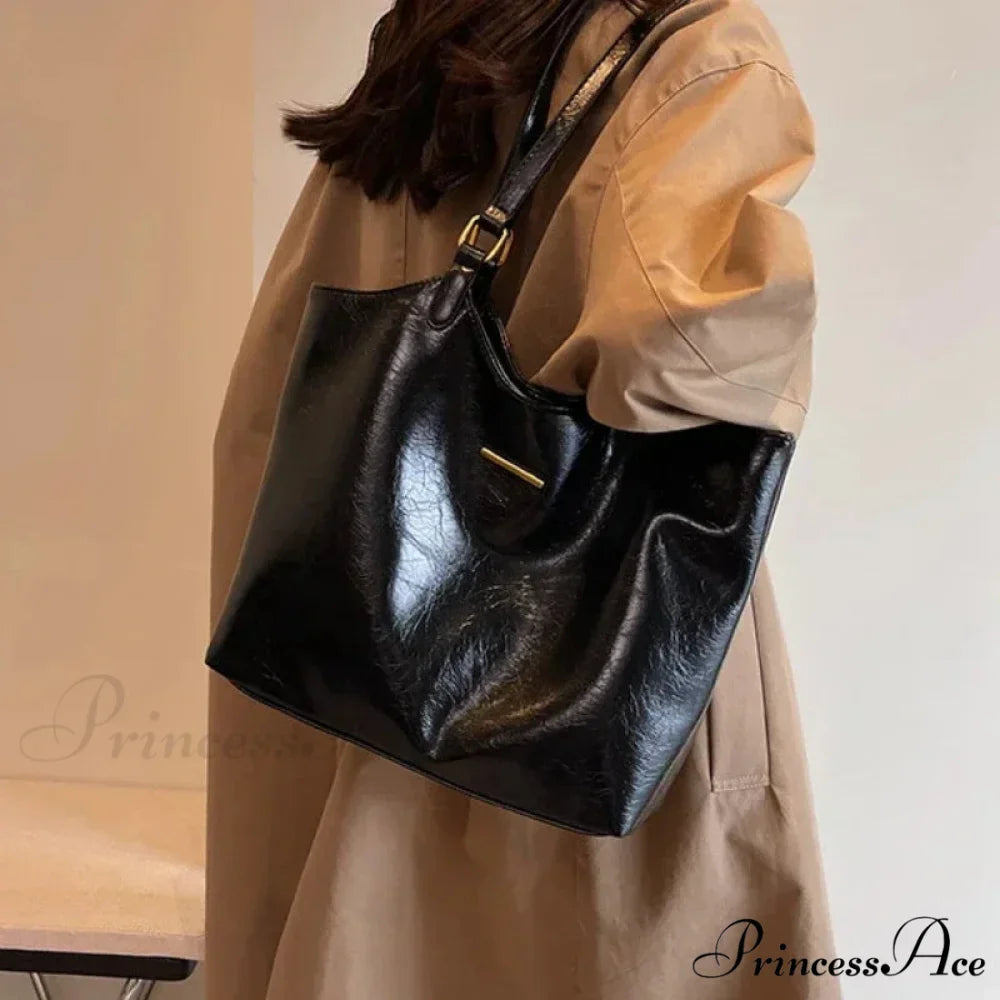 Striking Straw Summer Beach Shoulder Bag