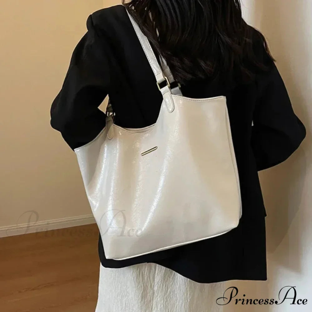 Striking Straw Summer Beach Shoulder Bag