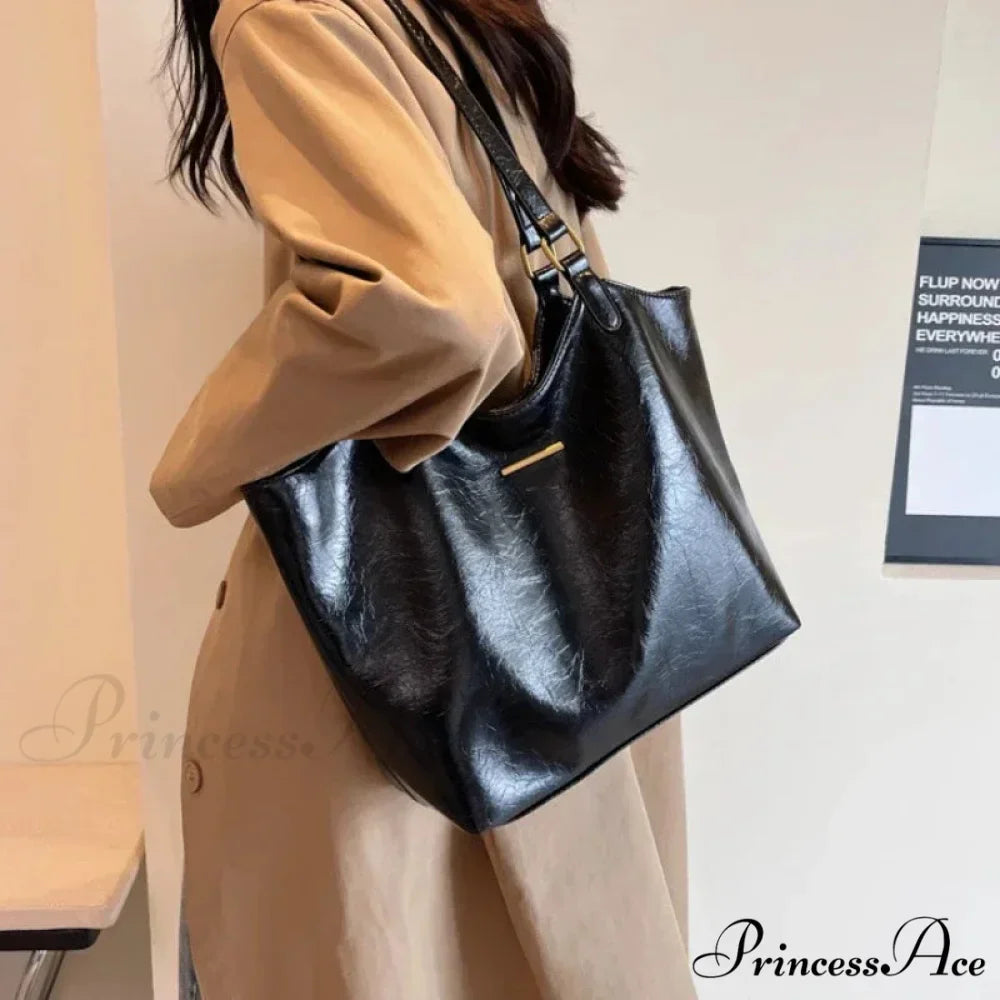 Striking Straw Summer Beach Shoulder Bag