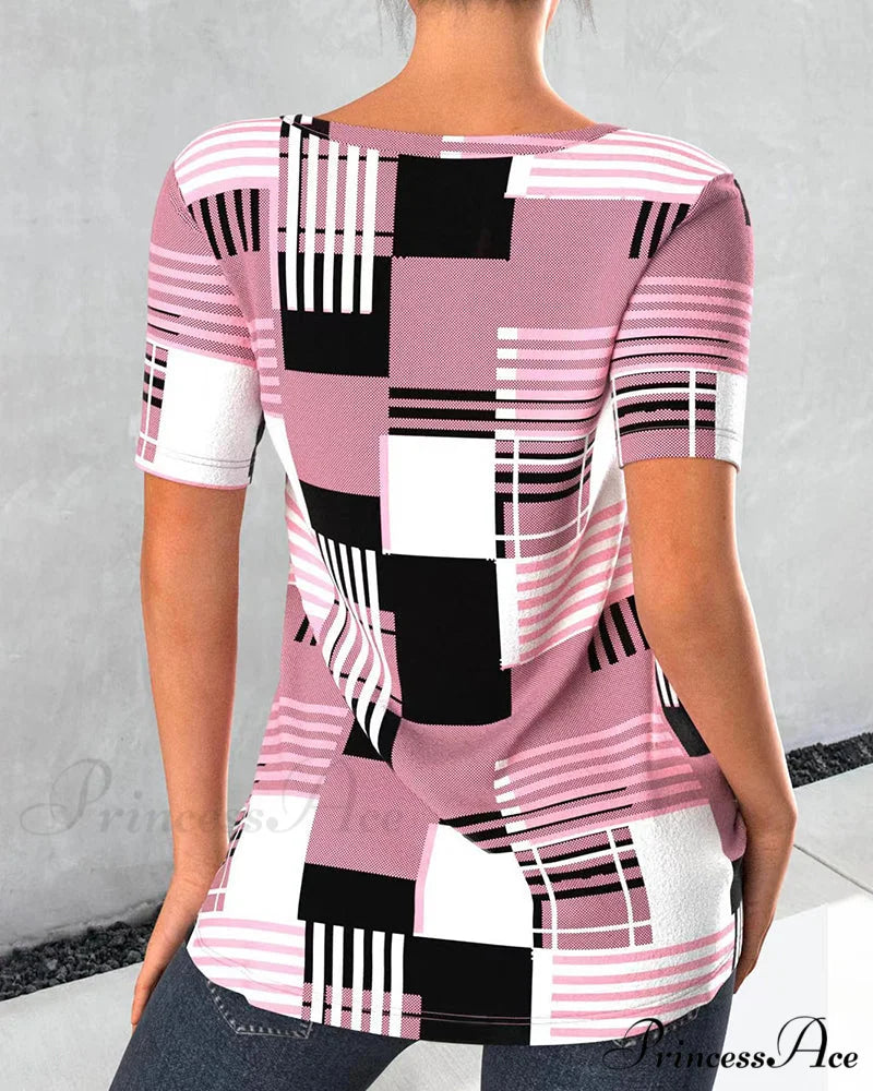 T-shirt check with V-neck print