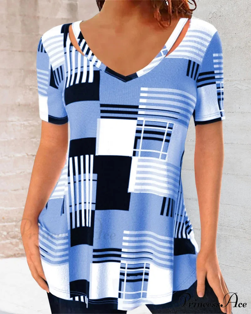 T-shirt check with V-neck print