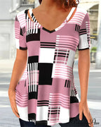 T-shirt check with V-neck print