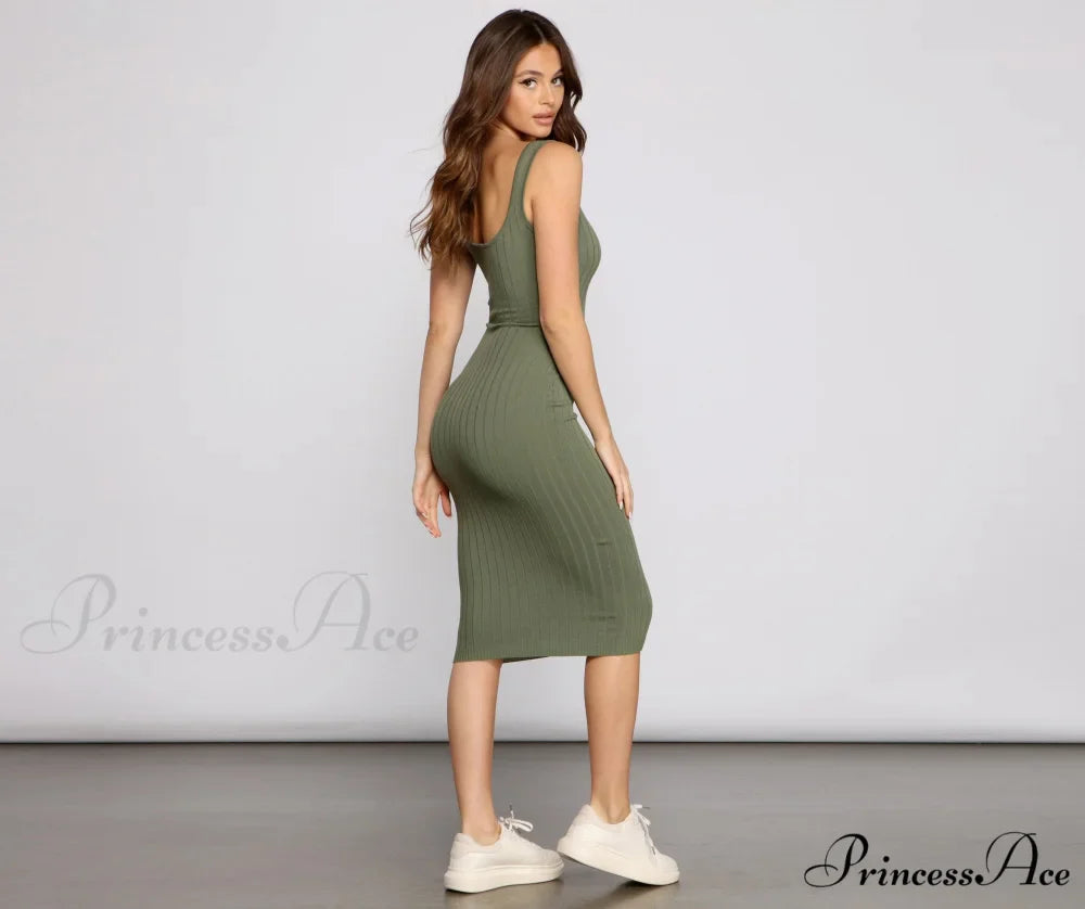 Taking the Plunge Charming Scoop Neck Midi Dress