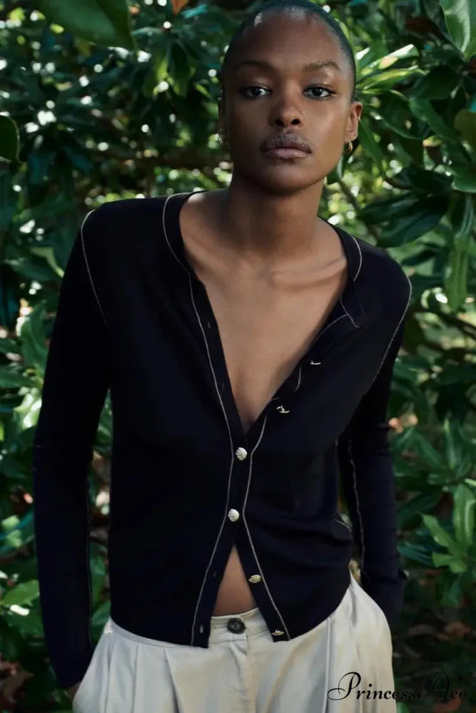 Tight Fit Contrast Border Circular Neck Cardigan