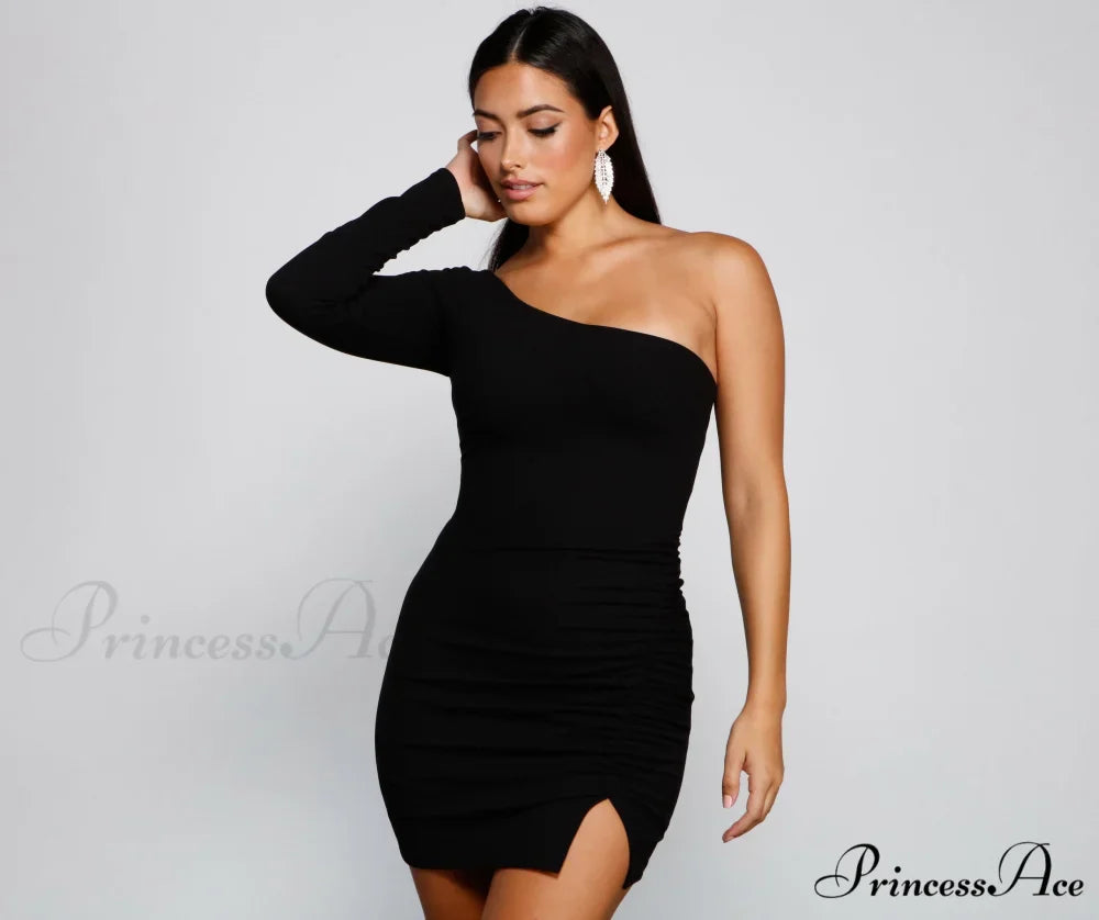 Totally Chic Stylish One-Shoulder Mini Dress