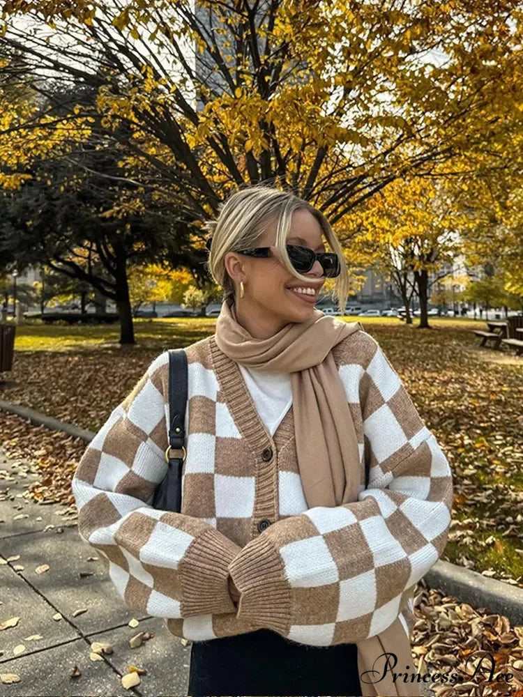 V-neck Square Printed Color Block CardiganModified Output: V-neck Square Patterned Colorful Block Sweater