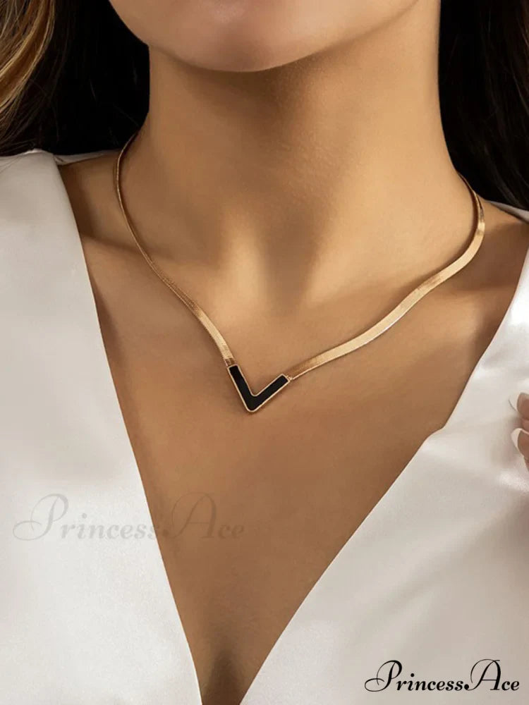 Victoria Charming Necklace