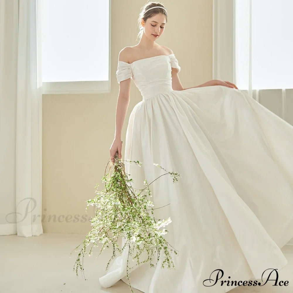 Vintage Wedding Gown with Off-the-Shoulder Design