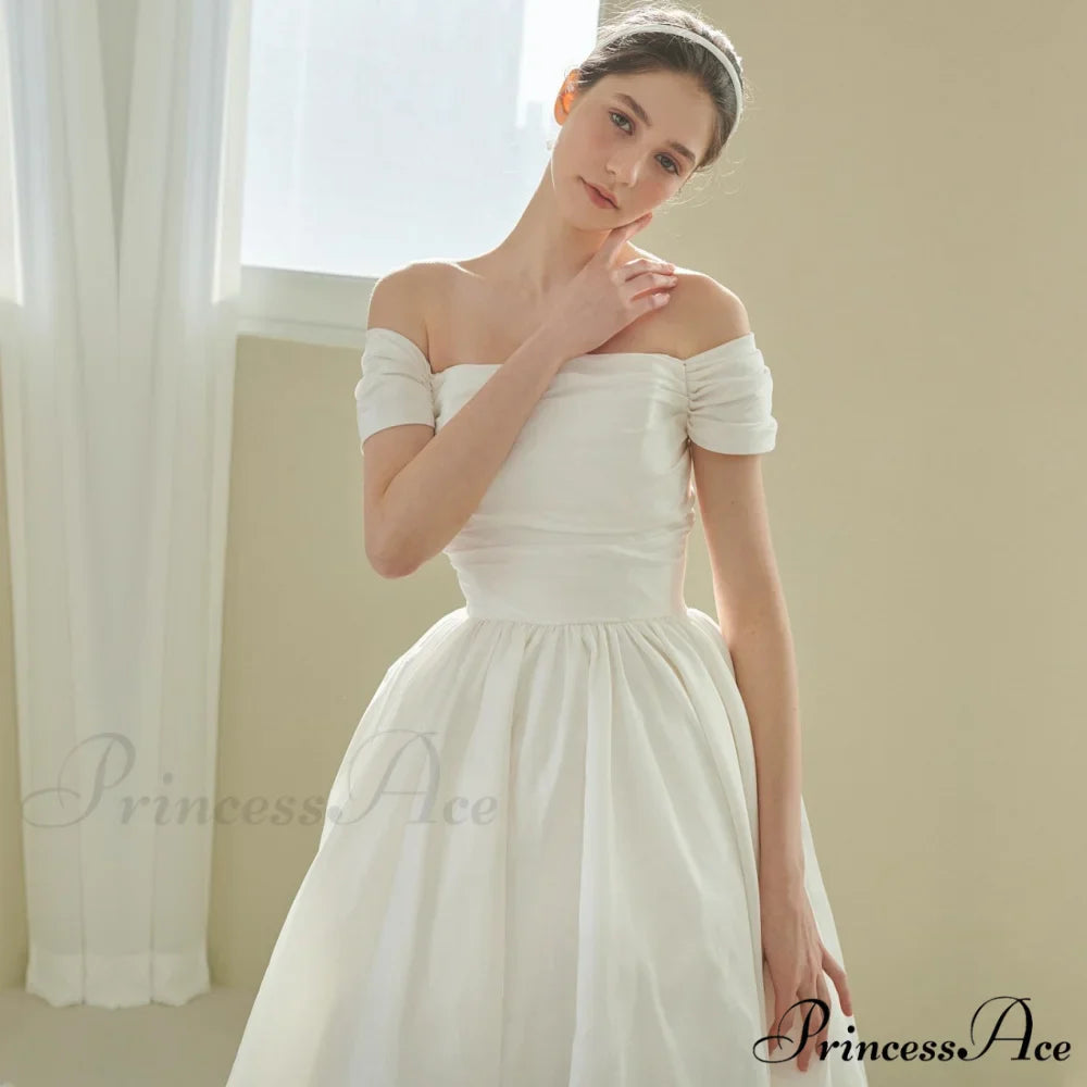 Vintage Wedding Gown with Off-the-Shoulder Design