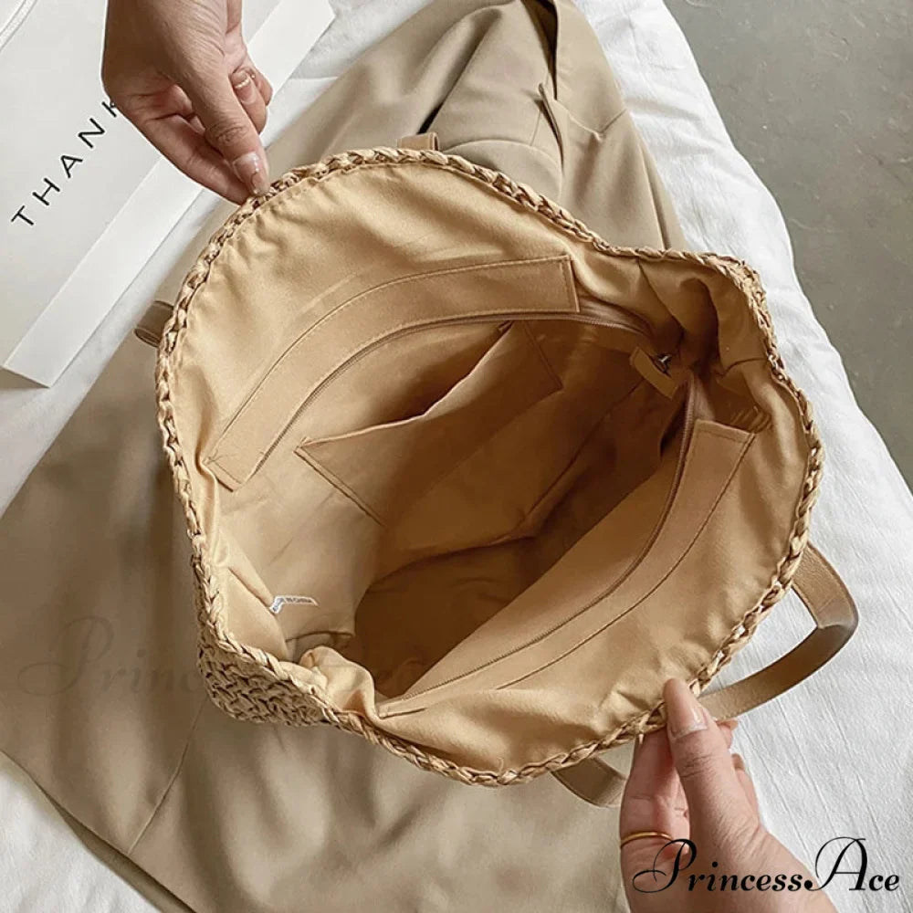 Warm Circular Straw Shoulder Bag for Women