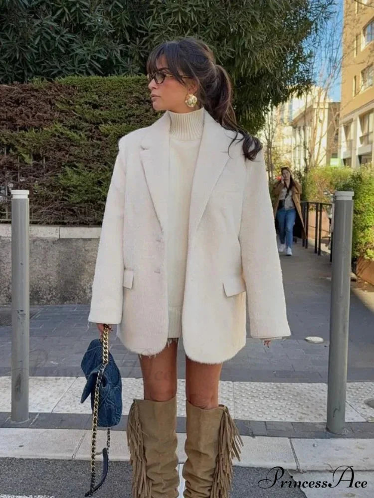 White Alone Fastened Woolen Coat