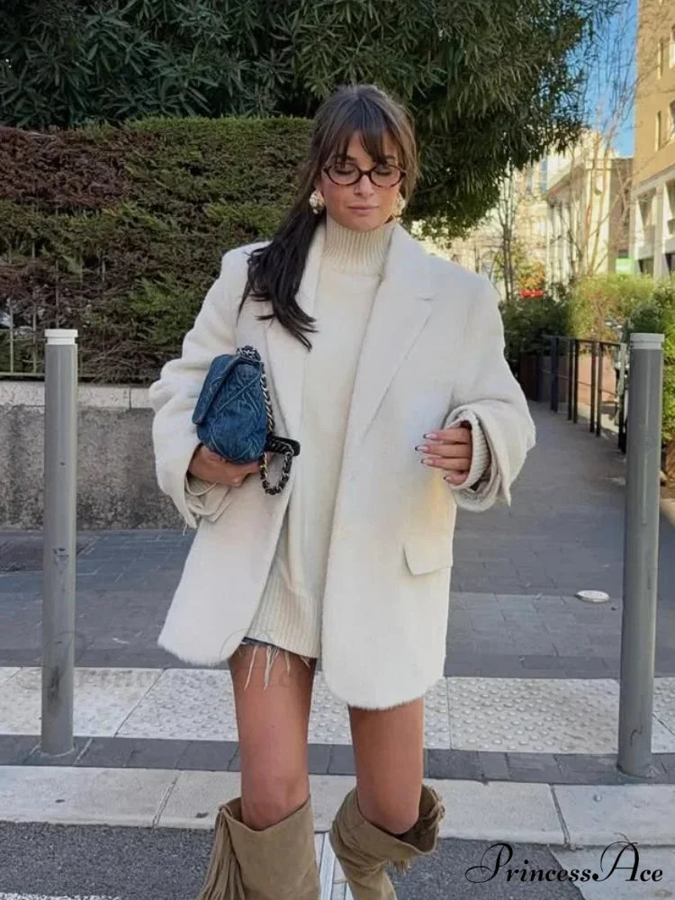 White Alone Fastened Woolen Coat