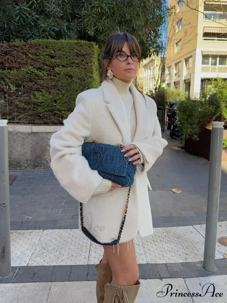 White Alone Fastened Woolen Coat