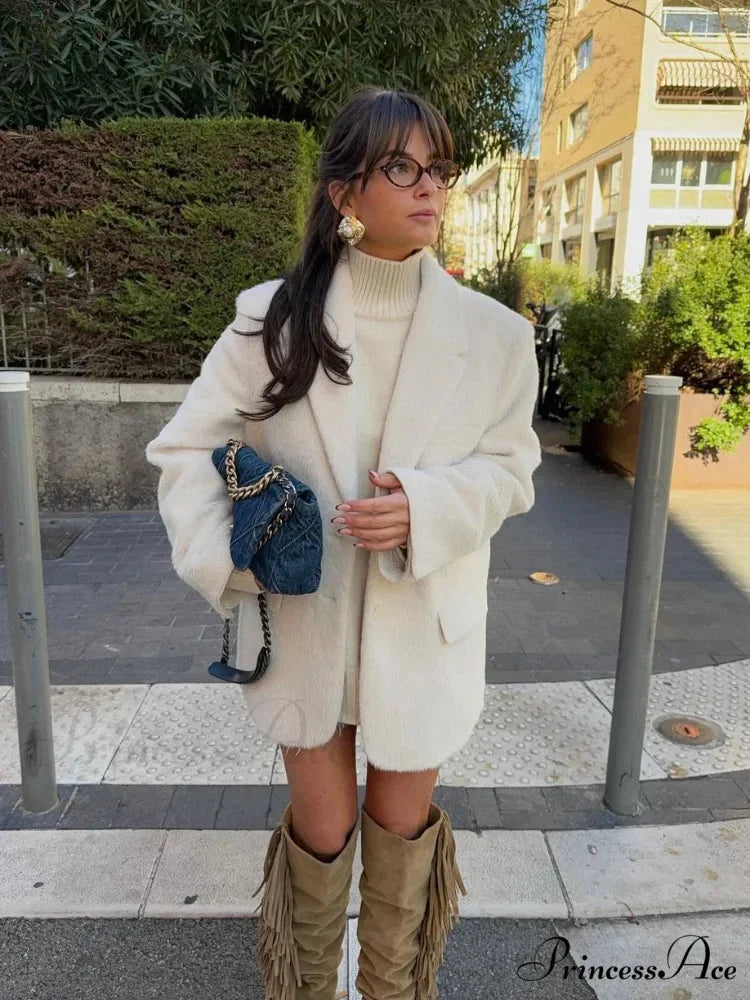 White Alone Fastened Woolen Coat