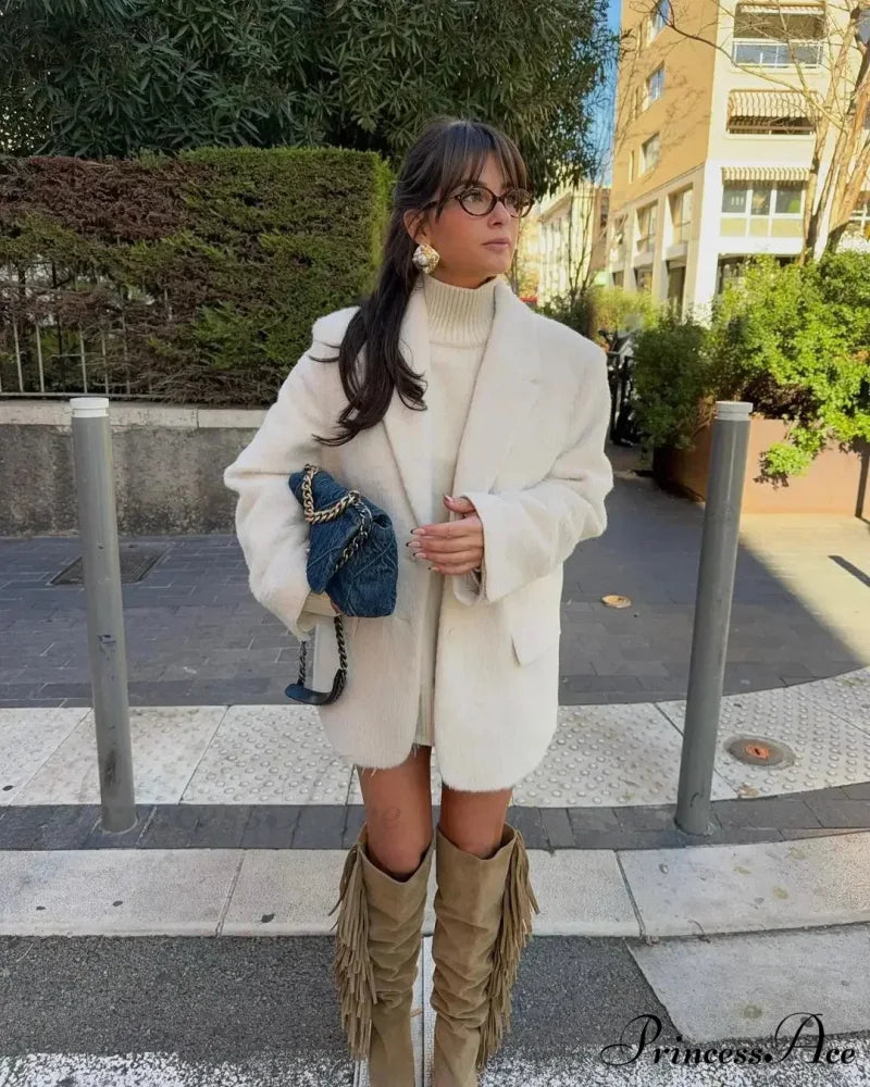 White Alone Fastened Woolen Coat